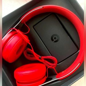 Beats EP— brand new, never used and in original box. Red color. Wire connection.